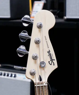 Squier - Sonic Bronco Bass, Laurel Fingerboard - Black 2